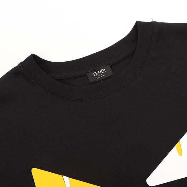 フェンディ バッグ バグズ ロゴ コットン Tシャツ 偽物 fez75000